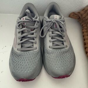 Brooks Women's Athletic Shoes in Gray and Pink